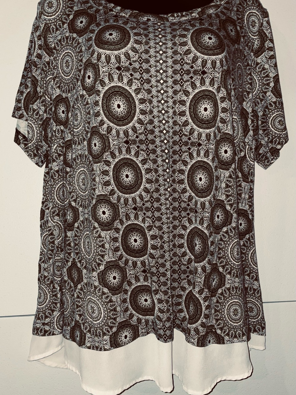 Rose & Olive Black and White Printed Short Sleeve Blouse (with a touch of green)